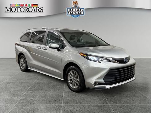 Used 2024 Toyota Sienna XLE w/ XLE Plus Package FWD image 1