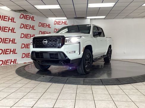 Used 2023 Nissan Frontier SV w/ Midnight Edition Package AWD/4WD image 3