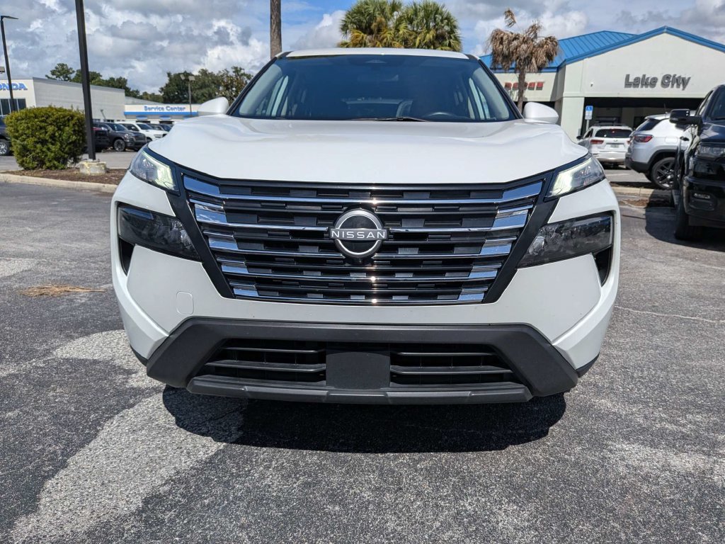 Used 2024 Nissan Rogue SV AWD/4WD image 7
