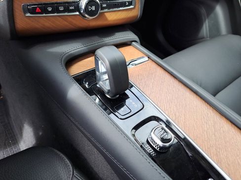 Used 2025 Volvo XC90 B5 Plus w/ Protection Package Premier image 22