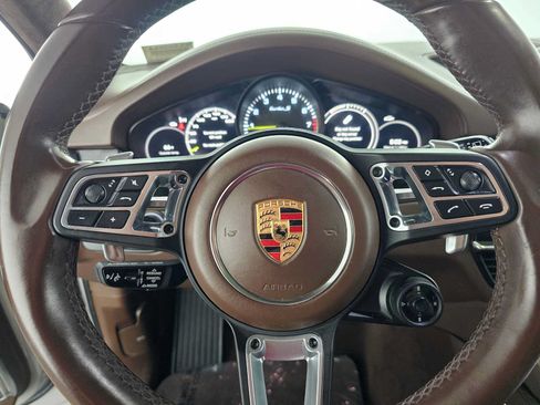 Used 2022 Porsche Cayenne Turbo S w/ Assistance Package AWD/4WD image 23