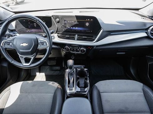 Used 2024 Chevrolet Trax LT w/ Driver Confidence Package FWD image 12