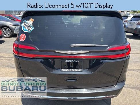 Used 2022 Chrysler Pacifica Touring-L image 6