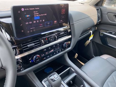 New 2026 Nissan Pathfinder Platinum AWD/4WD image 18