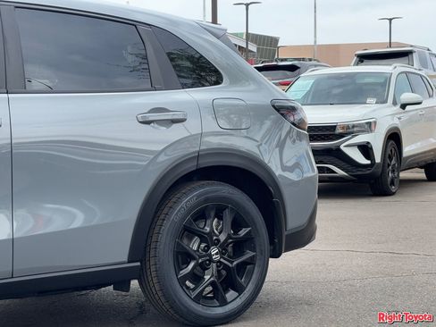 Used 2025 Honda HR-V Sport image 9