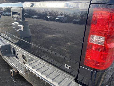 Used 2017 Chevrolet Silverado 1500 LT w/ Midnight Edition image 32