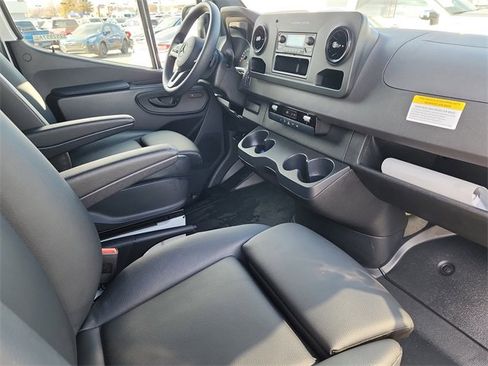 Used 2022 Mercedes-Benz Sprinter 144 Cargo image 18