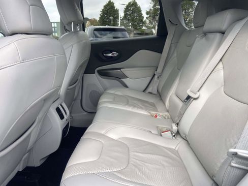 Used 2020 Jeep Cherokee Limited image 13