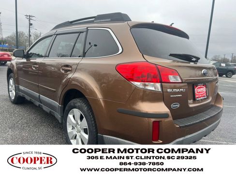Used 2011 Subaru Outback 2.5i Limited image 3