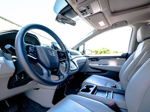 Used 2024 Honda Odyssey Touring image 5