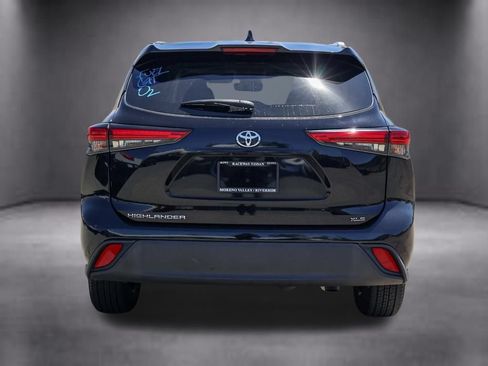 Used 2023 Toyota Highlander XLE FWD image 5