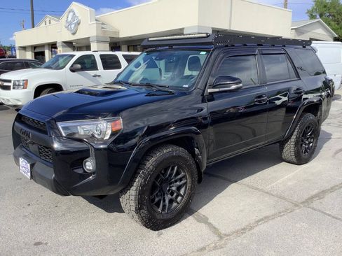 Used 2022 Toyota 4Runner TRD Off-Road Premium AWD/4WD image 2