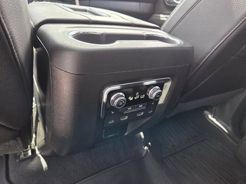 Used 2024 GMC Yukon Denali w/ Advanced Technology Package AWD/4WD image 10