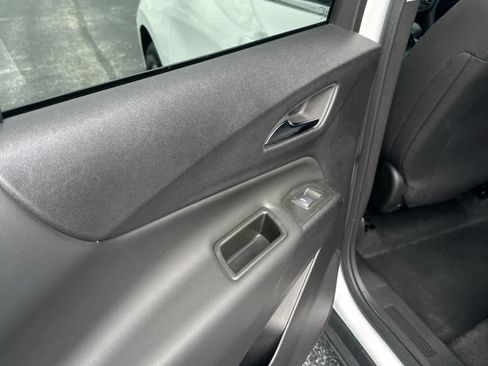 Used 2024 Chevrolet Equinox LT FWD image 15