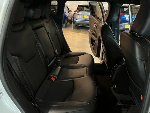 Used 2025 Jeep Compass Trailhawk AWD/4WD image 37