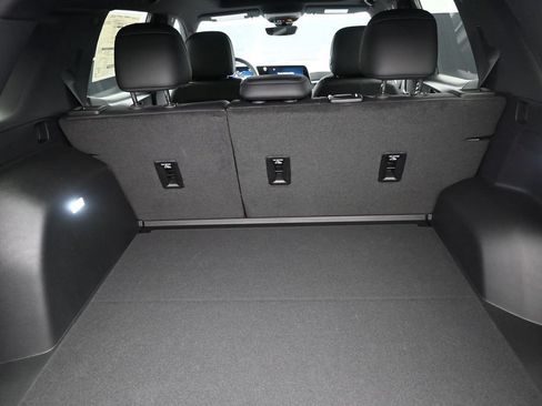 New 2026 Chevrolet Equinox LT w/ Convenience Package II FWD image 11
