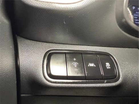 Used 2022 Hyundai Venue SEL image 35