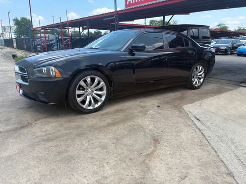 Used 2012 Dodge Charger SE RWD image 7