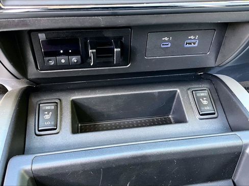 Used 2024 Nissan Titan SV w/ SV Convenience Package RWD image 32