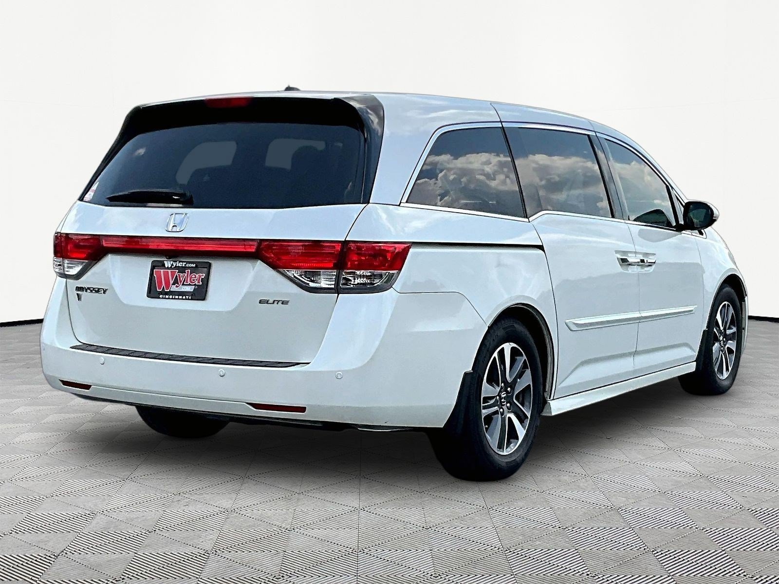 Used 2016 Honda Odyssey Touring Elite image 6