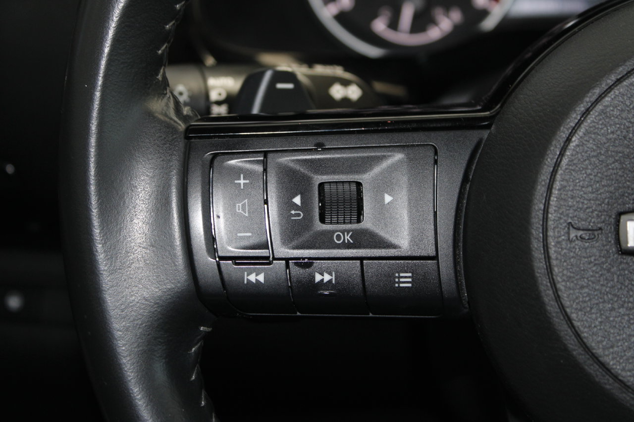 Used 2023 Nissan Pathfinder SV AWD/4WD image 15