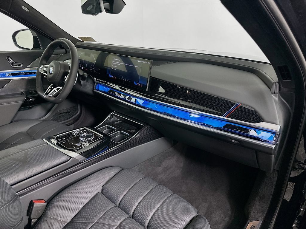 Used 2026 BMW 760i xDrive w/ Executive Package AWD/4WD image 29