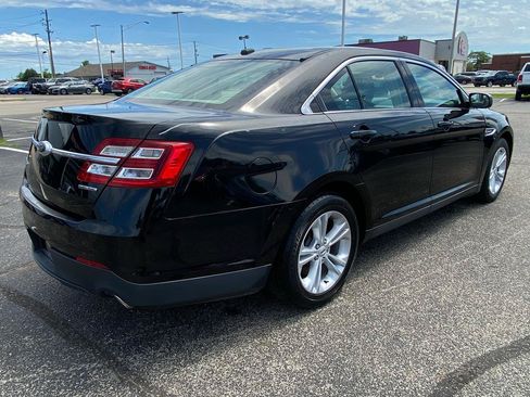 Used 2017 Ford Taurus SE FWD image 8