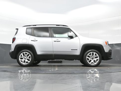 Used 2017 Jeep Renegade Latitude w/ Cold Weather Group AWD/4WD image 29