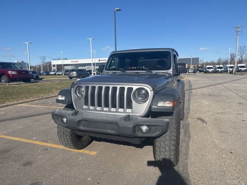 Used 2018 Jeep Wrangler Sport image 14