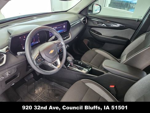 Used 2025 Chevrolet TrailBlazer LT w/ LT Cold Weather Package image 15