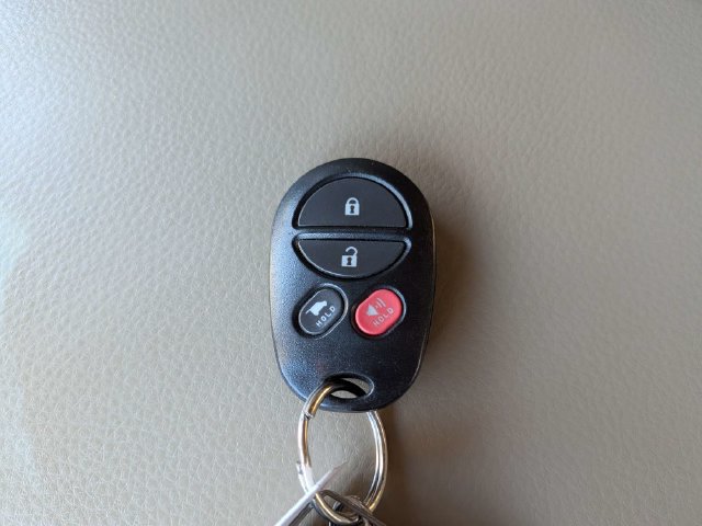 Used 2016 Toyota Sequoia Limited w/ Safety & Convenience Package AWD/4WD image 30