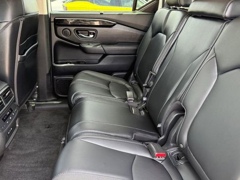 Used 2024 Honda Pilot Touring image 23