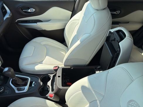 Used 2018 Jeep Cherokee Overland w/ Technology Group image 50