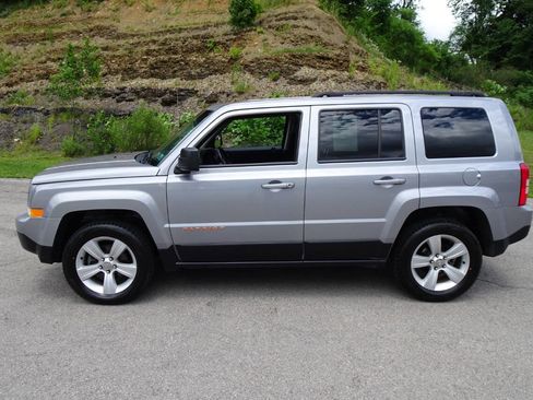 Used 2016 Jeep Patriot Latitude AWD/4WD image 1