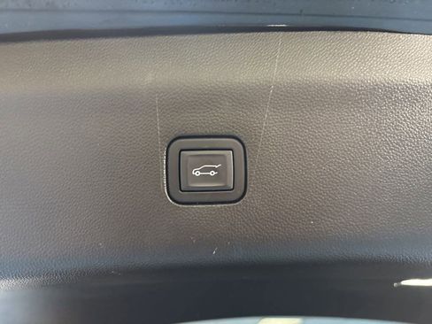 Certified 2023 Buick Enclave Essence w/ Experience Buick Package AWD/4WD image 9