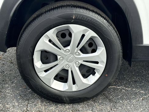 Certified 2025 Chevrolet Trax LS image 9