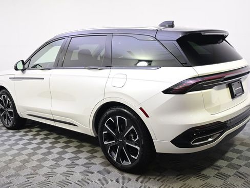 New 2026 Lincoln Nautilus Reserve image 3