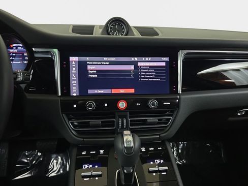 Used 2025 Porsche Macan AWD/4WD image 23