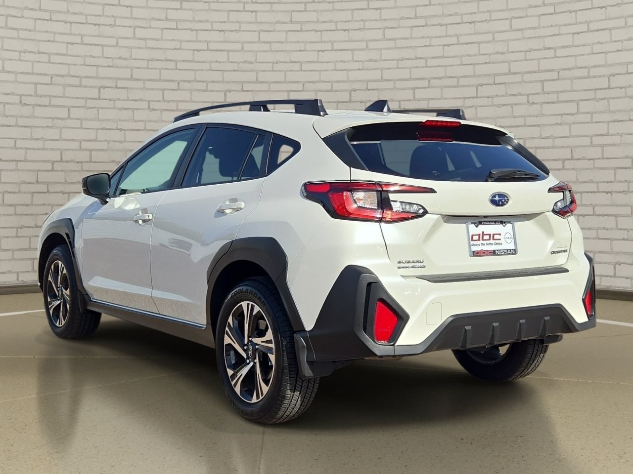 Used 2024 Subaru Crosstrek 2.0i Premium w/ Crosstrek Mirror Package AWD/4WD image 7