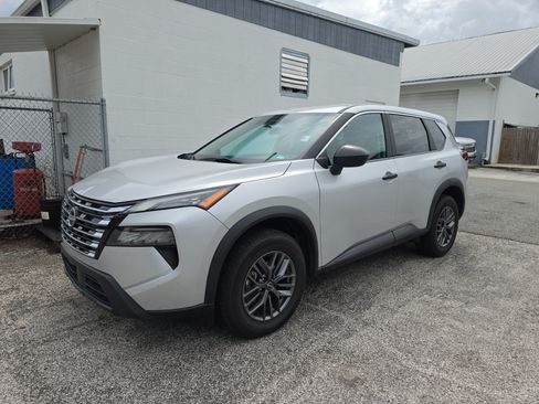 Used 2024 Nissan Rogue S FWD image 7