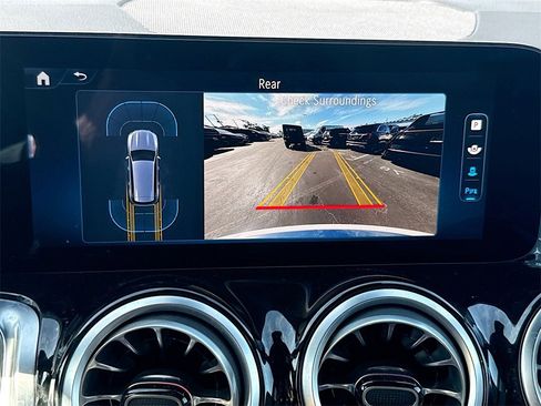 Used 2025 Mercedes-Benz GLB 250 image 14