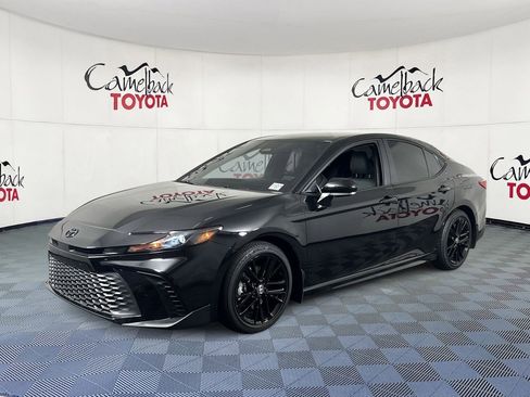 Used 2025 Toyota Camry SE w/ Convenience Package image 4