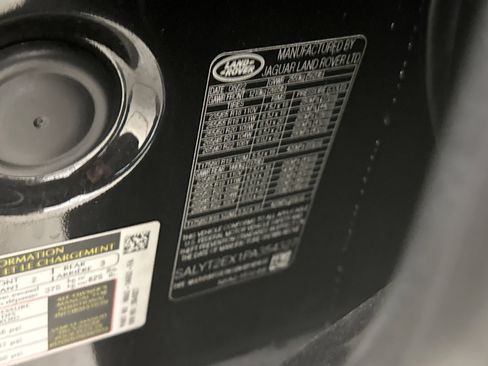 Used 2023 Land Rover Range Rover Velar R-Dynamic S image 11