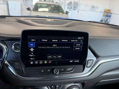 Used 2025 Chevrolet Blazer LT image 21