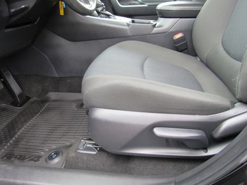 Used 2025 Toyota RAV4 LE image 14