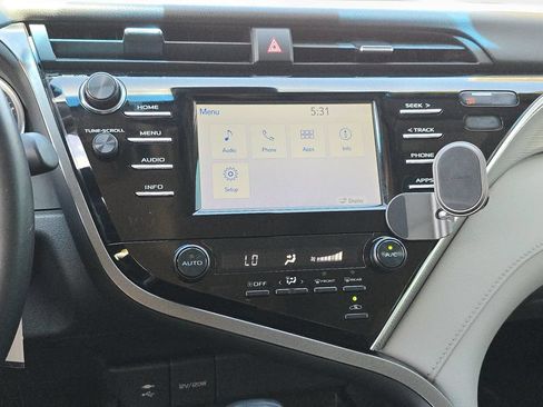 Used 2018 Toyota Camry SE FWD image 26