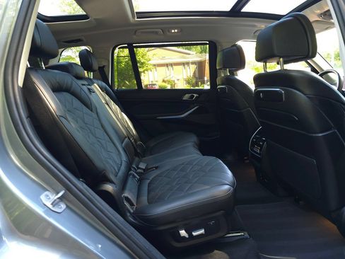 Used 2025 BMW X7 xDrive40i w/ Premium Package AWD/4WD image 23