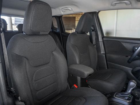 Used 2021 Jeep Renegade Latitude w/ Convenience Group image 39