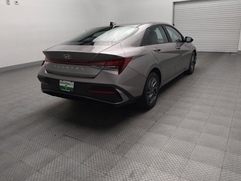 Used 2024 Hyundai Elantra SEL image 9