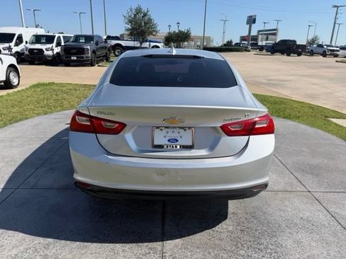 Used 2018 Chevrolet Malibu LT FWD image 5